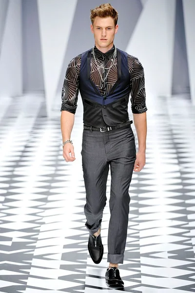 Look 9